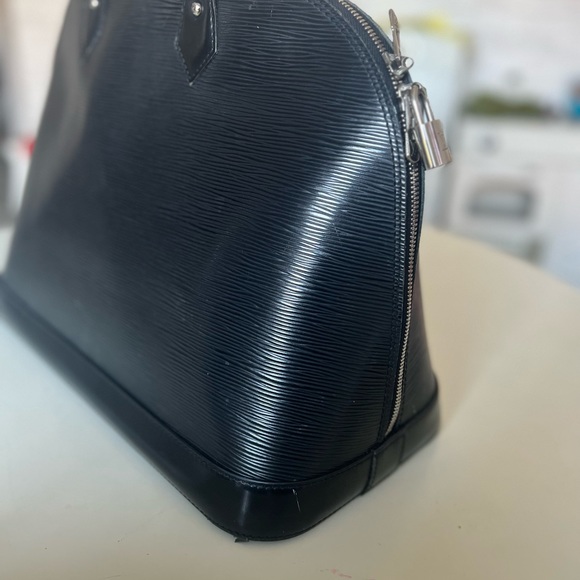 COPY - Alma Pm Epi Noir black leather Louis Vuitton tote - Picture 15 of 15